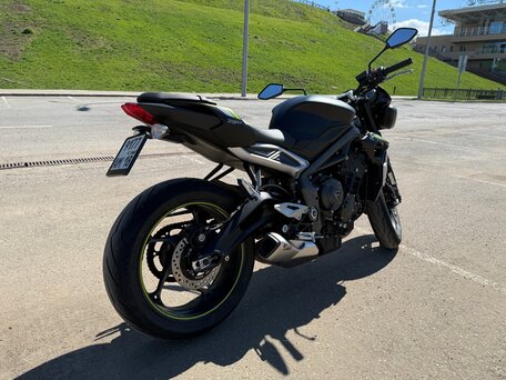 2021 Triumph Street Triple, чёрный, 790000 рублей, вид 5