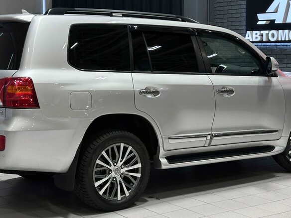 2014 Toyota Land Cruiser 200 Series Рестайлинг 1, серебристый, 3930000 рублей - вид 5