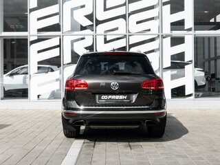 2015 Volkswagen Touareg II Рестайлинг, коричневый, 3670000 рублей, вид 4