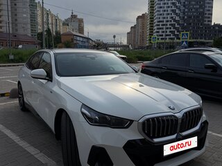 2025 BMW 5 серии 530i xDrive VIII (G60/G61/G68), белый, 8250000 рублей, вид 2