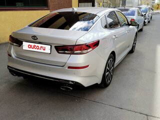 2019 Kia Optima IV Рестайлинг, серебристый, 2400000 рублей, вид 4