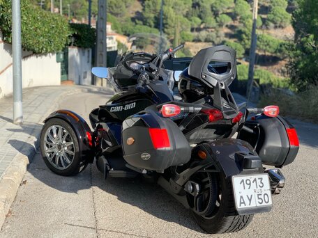 2014 BRP Can-Am Spyder, чёрный, 1200000 рублей, вид 2