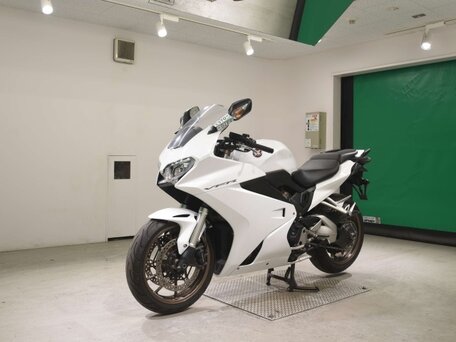 2010 Honda VFR 800, белый, 646000 рублей, вид 3