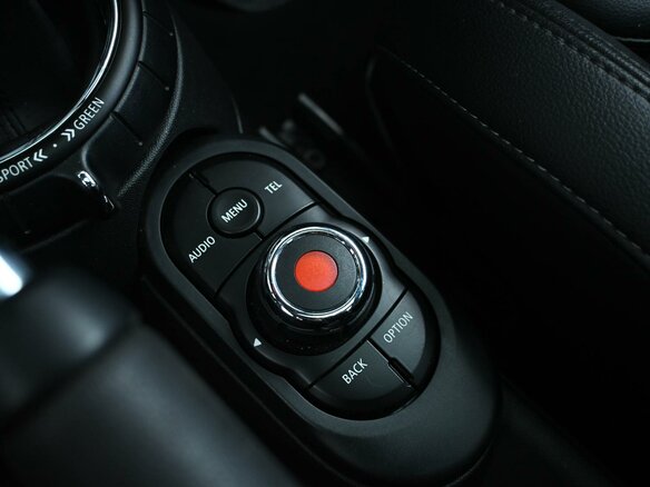 2016 Mini Hatch Cooper S III (F55/F56), серый, 1780000 рублей - вид 22
