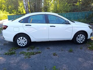 2025 Lada (ВАЗ) Vesta I Рестайлинг (NG), белый, 1350000 рублей, вид 4