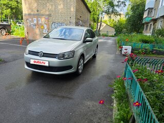 2011 Volkswagen Polo V, серебристый, 420000 рублей, вид 3