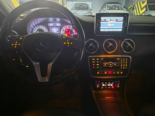 2014 Mercedes-Benz A-Класс 180 III (W176), чёрный, 1390000 рублей, вид 5