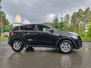 2017 Kia Sportage IV, чёрный, 1780000 рублей, вид 3
