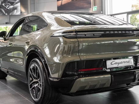2026 Porsche Cayenne Coupé Electric IV, серый, 15800000 рублей, вид 3
