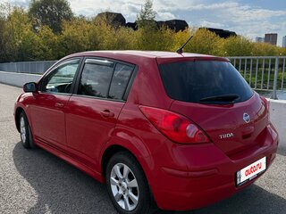 2010 Nissan Tiida I Рестайлинг, красный, 600000 рублей, вид 4