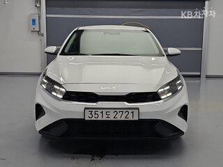 2023 Kia K3 II Рестайлинг, белый, 1650000 рублей, вид 2