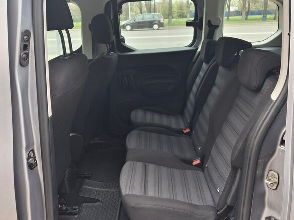 2020 Opel Combo XL E, серебристый, 1470000 рублей - вид 8