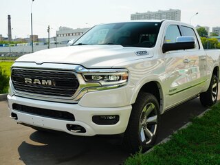 2018 Ram 1500 Crew Cab V, белый, 4500000 рублей, вид 1