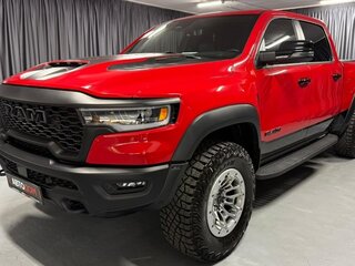 2025 Ram 1500 Crew Cab V Рестайлинг, красный, 11430000 рублей, вид 1