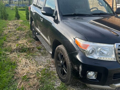 2013 Toyota Land Cruiser 200 Series Рестайлинг 1, чёрный, 3880000 рублей, вид 1