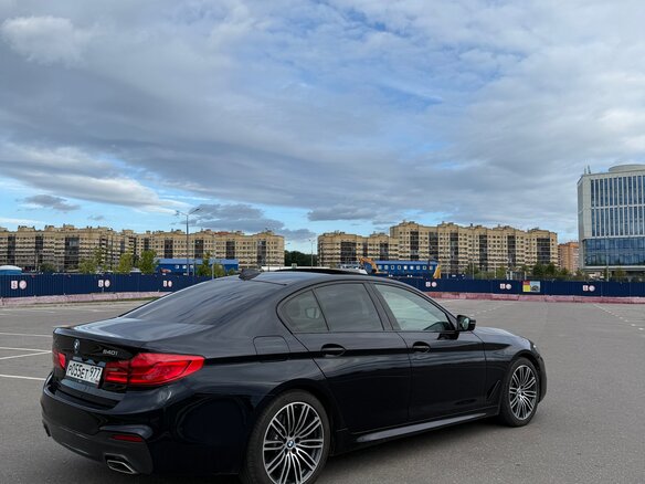 2020 BMW 5 серии 540i xDrive VII (G30/G31/G38), чёрный - вид 3