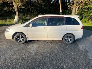 2000 Nissan Liberty, белый, 300000 рублей, вид 2
