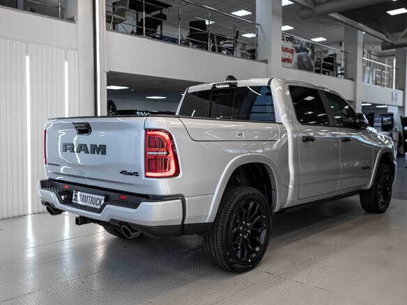 2026 Ram 1500 Crew Cab V Рестайлинг, серебристый, 12105636 рублей - вид 8