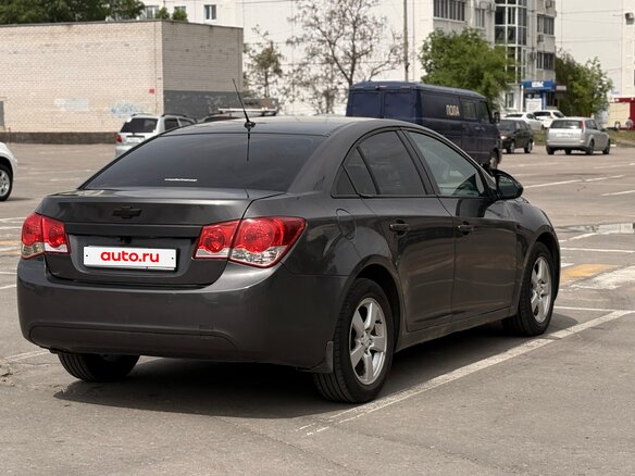 2012 Chevrolet Cruze I, серый, 560000 рублей - вид 3