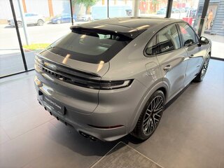 2025 Porsche Cayenne GTS Coupé III Рестайлинг, серый, 26640000 рублей, вид 3