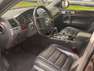 2006 Volkswagen Touareg I, чёрный, 899999 рублей, вид 5