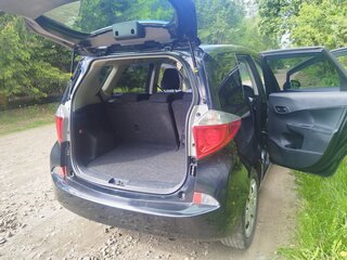 2012 Toyota Ractis II, чёрный, 700000 рублей, вид 4