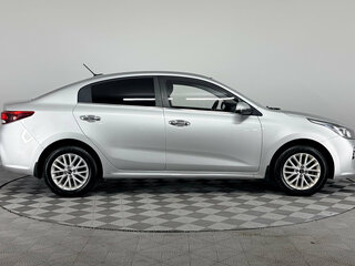 2017 Kia Rio IV, серебристый, 1350000 рублей, вид 4