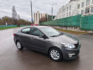 2017 Kia Rio III Рестайлинг, серый, 850000 рублей, вид 3