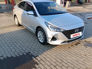 2020 Hyundai Solaris II Рестайлинг, серебристый, 1800000 рублей, вид 3