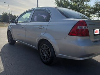 2011 Chevrolet Aveo I Рестайлинг, серебристый, 480000 рублей, вид 2