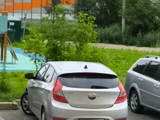2012 Hyundai Solaris I, серебристый, 720000 рублей, вид 3