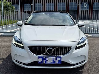 2017 Volvo V40 II Рестайлинг, белый, 1320000 рублей, вид 2