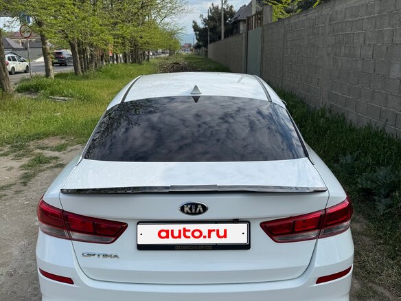 2019 Kia Optima IV Рестайлинг, белый, 1400000 рублей - вид 2
