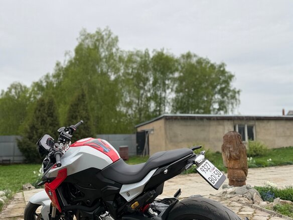 2021 BMW F 900 R, серый, 950000 рублей - вид 1
