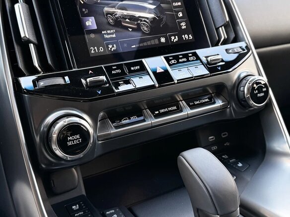 2026 Lexus LX 700h IV, белый - вид 15