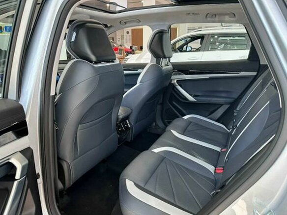 2026 Geely Atlas II, серебристый - вид 5
