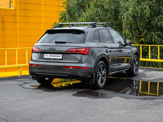 2021 Audi Q5 45 TFSI II (FY) Рестайлинг, серый, 5699000 рублей, вид 4