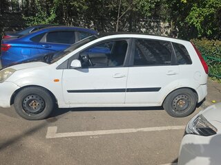 2006 Ford Fiesta Mk5, белый, 235000 рублей, вид 3