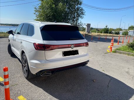 2025 Volkswagen Touareg III Рестайлинг, белый, 11100000 рублей, вид 4