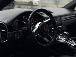 2019 Porsche Cayenne S Coupé III, серый, 7700000 рублей, вид 5