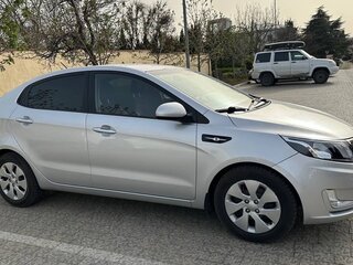 2014 Kia Rio 6-speed III, серебристый, 1200000 рублей, вид 5