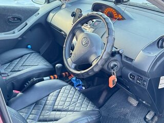 2010 Toyota Vitz II (XP90), красный, 550000 рублей, вид 2