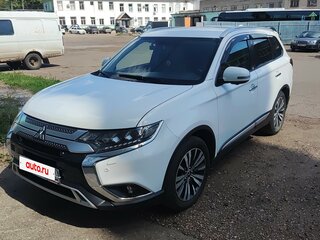 2020 Mitsubishi Outlander III Рестайлинг 3, белый, 2700000 рублей, вид 1
