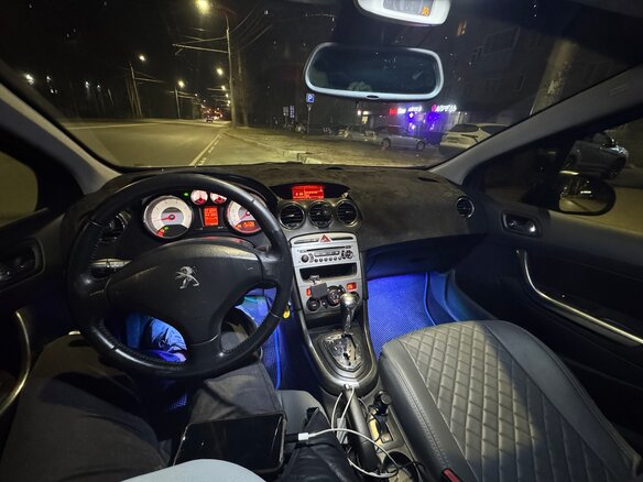 2010 Peugeot 308 I, серый, 395000 рублей - вид 4