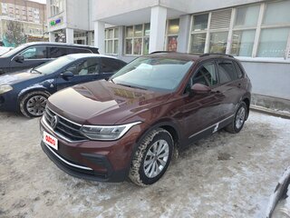 2022 Volkswagen Tiguan II Рестайлинг, коричневый, 3050000 рублей, вид 1