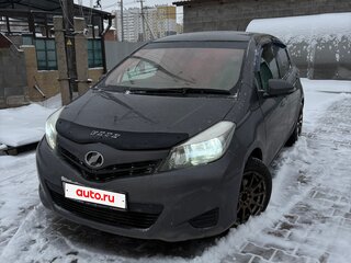 2013 Toyota Vitz III (XP130), серый, 760000 рублей, вид 2