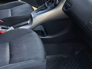 2011 Toyota Auris I Рестайлинг, белый, 950000 рублей, вид 5