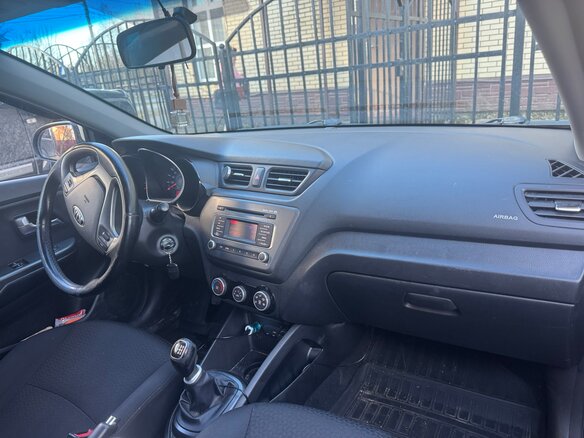 2015 Kia Rio III Рестайлинг, голубой, 750000 рублей - вид 6