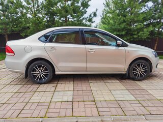 2014 Volkswagen Polo V, серебристый, 910000 рублей, вид 2