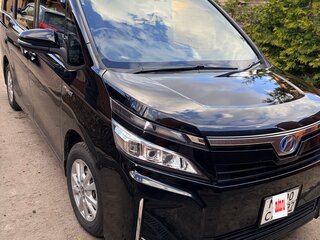 2019 Toyota Voxy III (R80) Рестайлинг, чёрный, 2350000 рублей, вид 1
